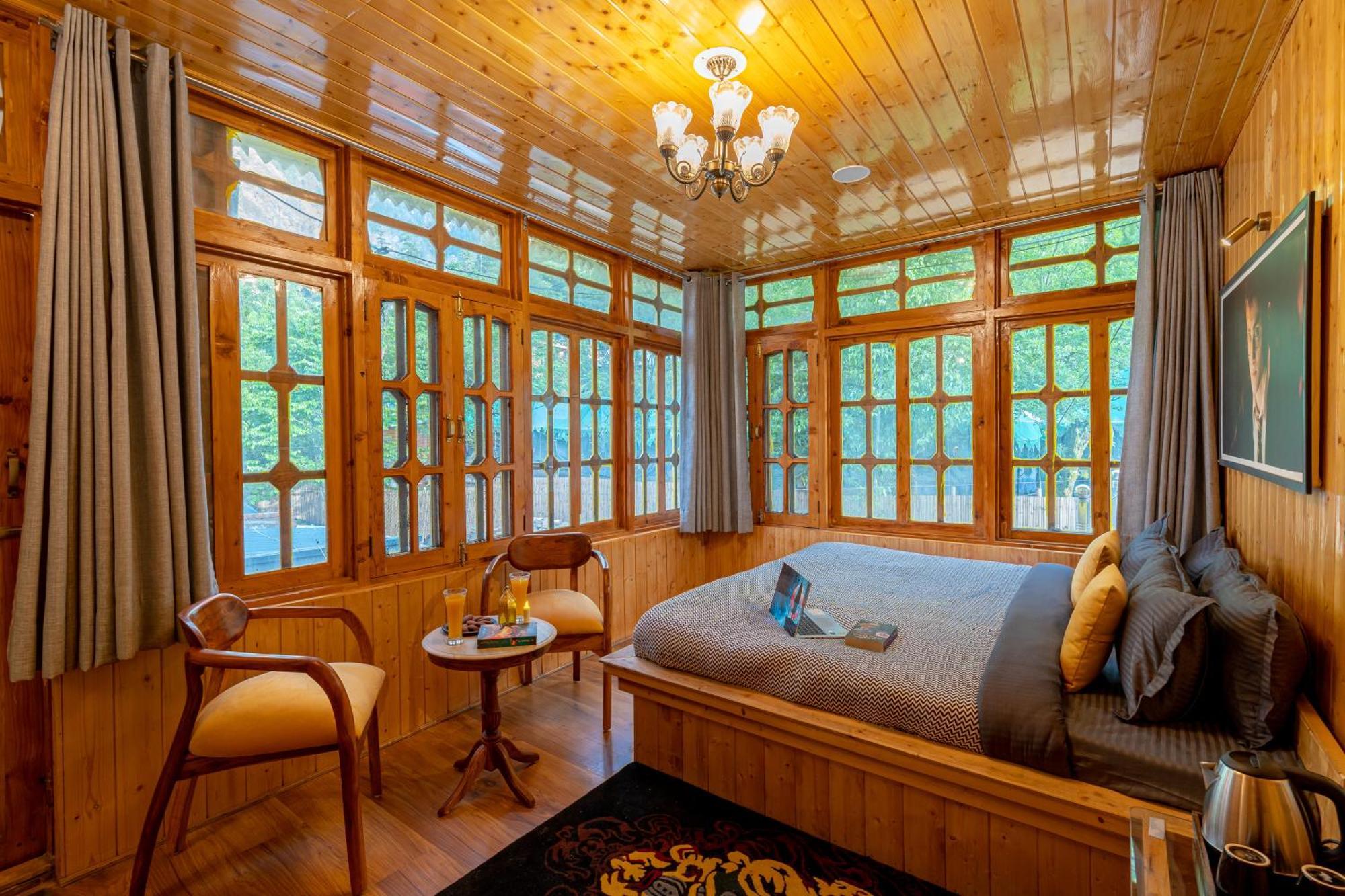 Whoopers Boutique Kasol Hostel Buitenkant foto